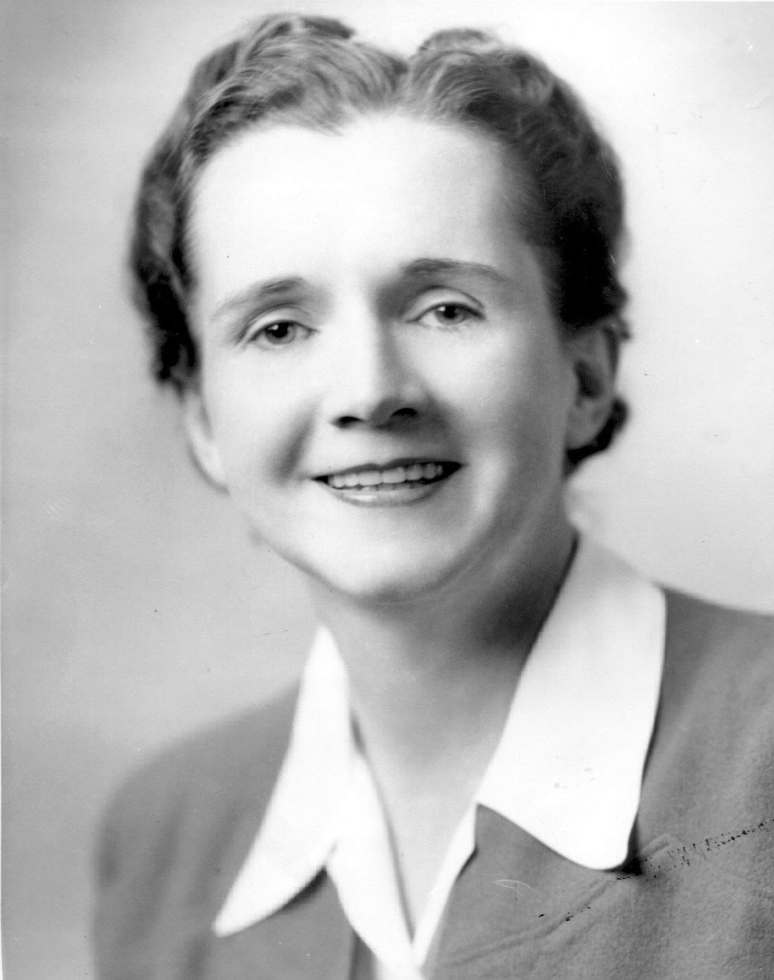 A young Rachel Carson smiles in a black-and-white photo.